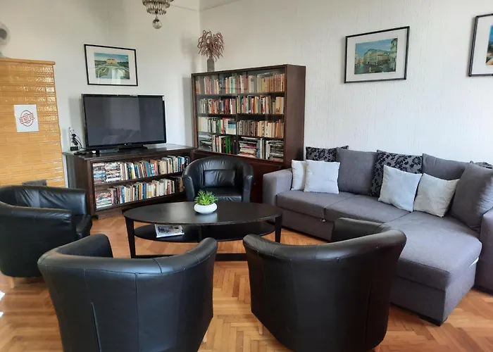 Family With Two Bathrooms Near To Center Daire *